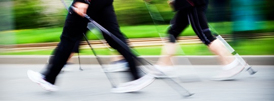 Czy maszerując chodnikiem po mieście da się zastosować prawidłową technikę nordic walking?